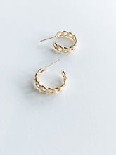 Load image into Gallery viewer, Gold Earrings 10
